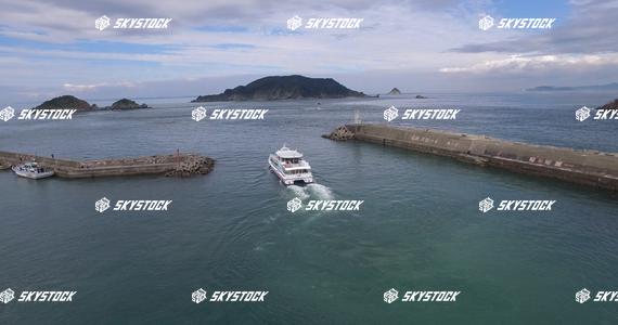 和具港を発つ高速船1