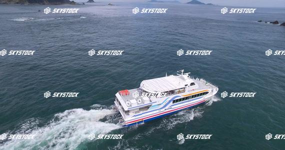 和具港を発つ高速船3