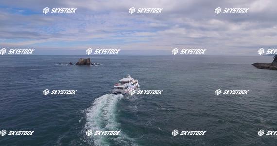 和具港を発つ高速船4