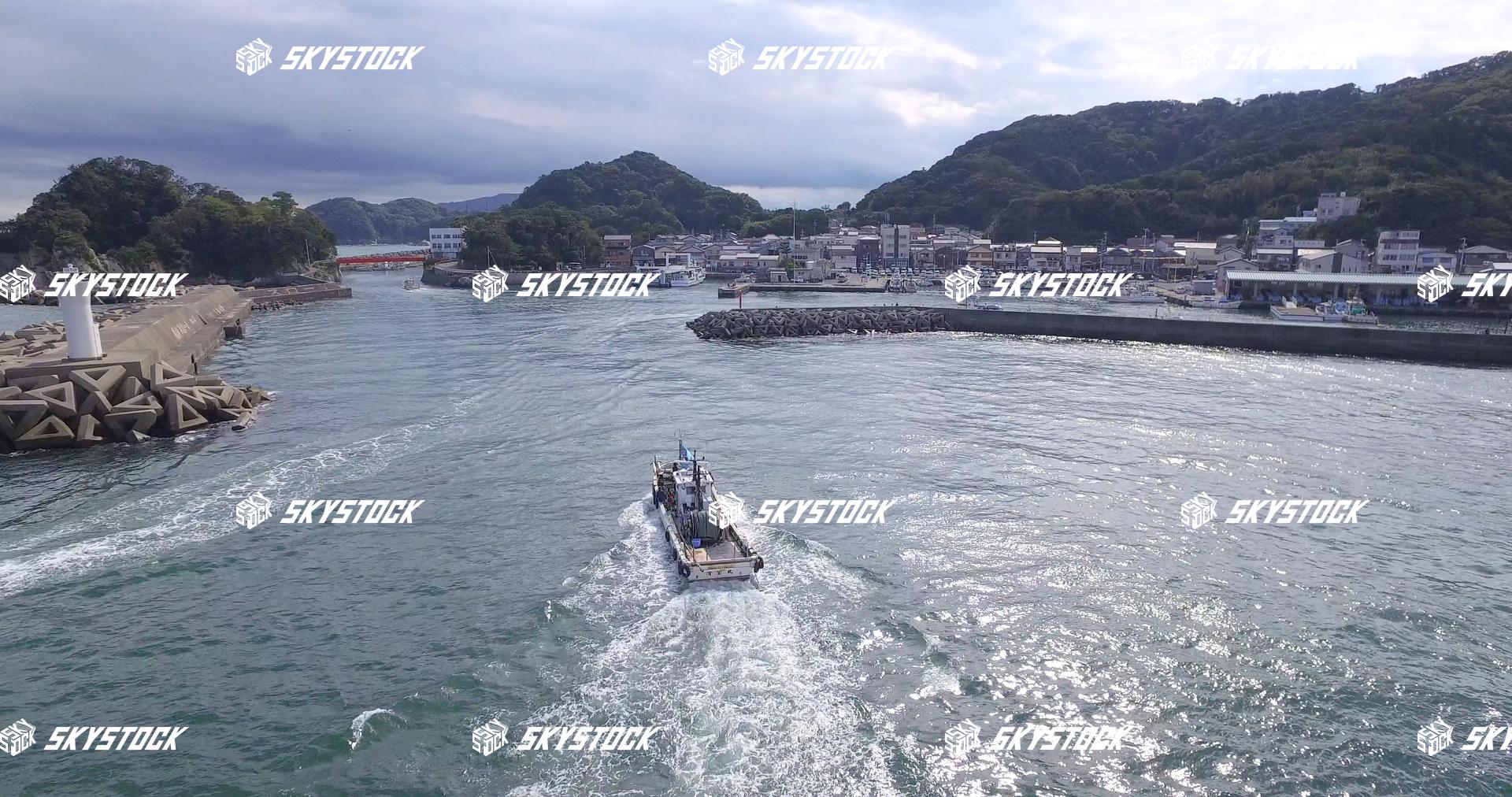 答志島_和具港に戻る漁船2