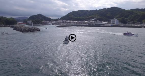 答志島_和具港に戻る漁船1-2