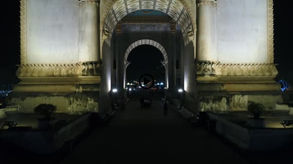 パトゥーサイ8-1